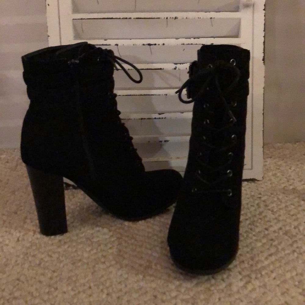 Black stack heeled booty size 10
